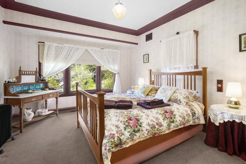 Ambrose Cottage Front Apartment - Redcliffe Tourism 3