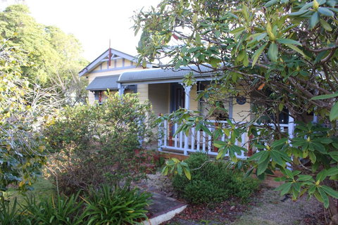 Ambrose Cottage Front Apartment - Redcliffe Tourism 1