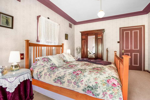 Ambrose Cottage Front Apartment - Redcliffe Tourism 2