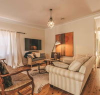 Ambrose On Byng - Central Location w/ 2 Bathroom - Redcliffe Tourism
