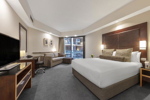 Amora Hotel Riverwalk - Redcliffe Tourism 3