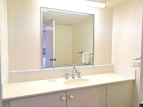 Anacapri Holiday Resort Apartments - Redcliffe Tourism 2