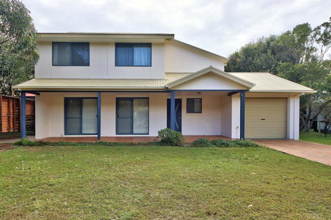 Anchor Down At Hat Head - Redcliffe Tourism 3