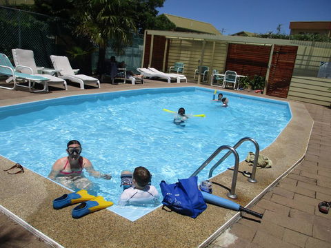 Anchorbell Holiday Apartments - Redcliffe Tourism 0