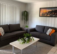 Andergrove Home with a Garden View-Wi-fi  Netflix - Redcliffe Tourism