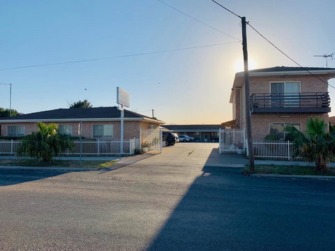 Angel's Rest Motel - Redcliffe Tourism 2