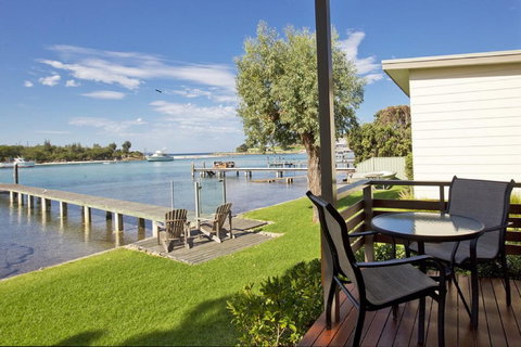 Anglesea Lodge - Redcliffe Tourism 2