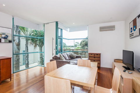 Anglesea River Apartments - Spa Apartment 40 - Redcliffe Tourism 3