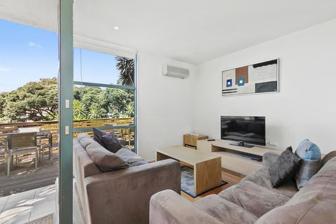 Anglesea River Apartments - Spa Apartment 40 - Redcliffe Tourism 1