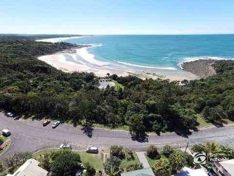 Angourie Blue 1 - Great Ocean Views - Surfing Beaches - Redcliffe Tourism 1