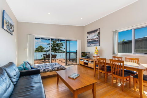 Angourie Blue Unit 2 - Redcliffe Tourism 3