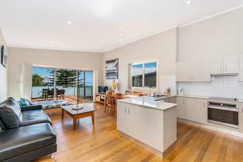 Angourie Blue Unit 2 - Redcliffe Tourism 2