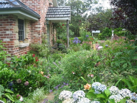 Annie's Cottage - Redcliffe Tourism 2