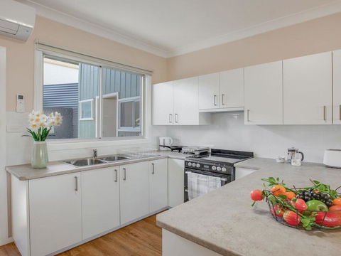 Antonio's Paradise - Spectacular Views Over Warrain Beach - Redcliffe Tourism 1