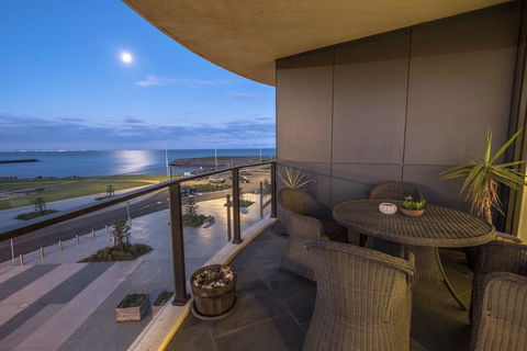 Apt 221 Marinaquays - Redcliffe Tourism 0