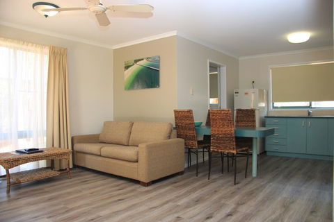 Aqua Villa Holiday Apartments - Redcliffe Tourism 1