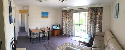Aquarius Holiday Apartments - Redcliffe Tourism 3