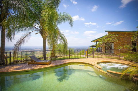 Aquila - Redcliffe Tourism 0