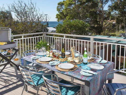 Araluen On Holden - Great Deck With Ocean Views - Redcliffe Tourism 0