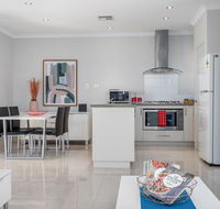 Ardross Short Stays - Redcliffe Tourism