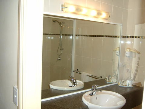 Armidale Pines Motel - Redcliffe Tourism 1