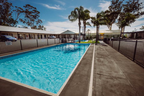 Artesian Spa Motel - Redcliffe Tourism 3