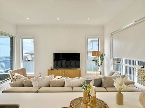 Luxury 6 Bedroom Home In Wilton - Redcliffe Tourism 1