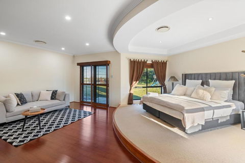 Luxury Range Stay! 6 Bedroom 4 Bathroom - Redcliffe Tourism 2