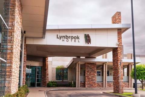 Lynbrook Hotel - Redcliffe Tourism 1