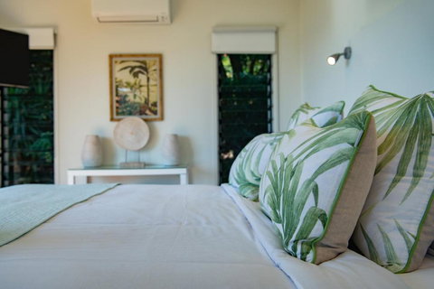 MANDALAY ESCAPE, SECLUSION & SERENITY WITH A POOL - Redcliffe Tourism 2