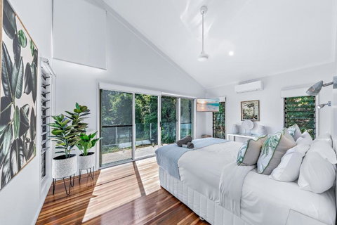 MANDALAY ESCAPE, SECLUSION & SERENITY WITH A POOL - Redcliffe Tourism 1