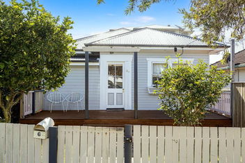 Manley St Suite with Redcliffe Tourism