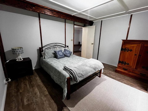 Mannland Cottage Retreat - Redcliffe Tourism 2