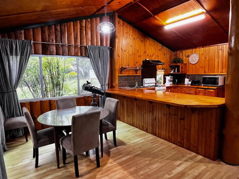Mannland Cottage Retreat - Redcliffe Tourism 1