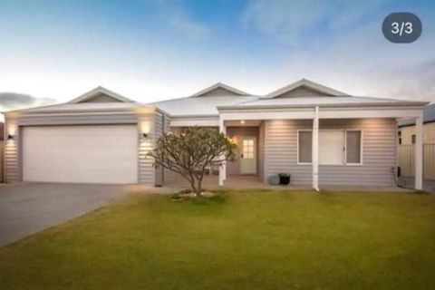Margaritaville - 4 Bedroom, Fast Wifi, Pool Table - Redcliffe Tourism 0