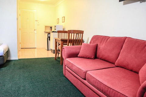 Maynestay Motel - Redcliffe Tourism 1
