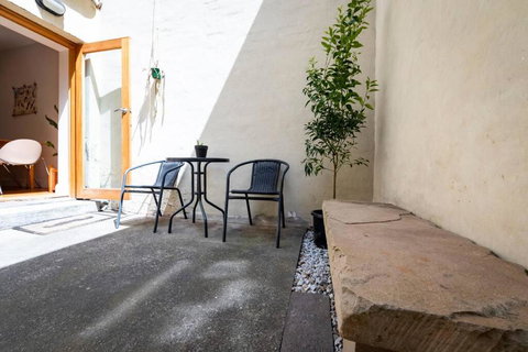 MELVINGTON BOUTIQUE APARTMENT IN HOBART CBD O - Redcliffe Tourism 1