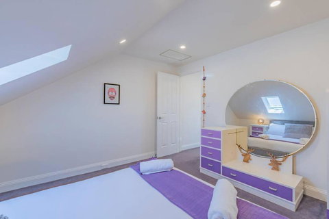 MELVINGTON BOUTIQUE APARTMENT IN HOBART CBD O - Redcliffe Tourism 3