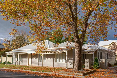 Mews Cottages - Redcliffe Tourism 0