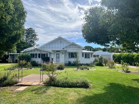 Mirrabooka Guest House - Redcliffe Tourism 0
