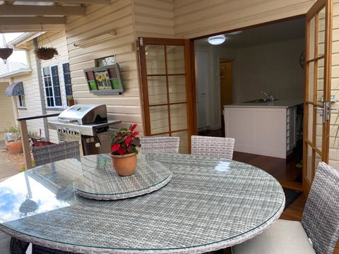 Mirrabooka Guest House - Redcliffe Tourism 3