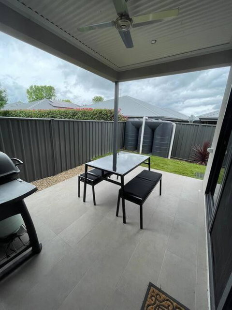 Modern Home Away From Home - Redcliffe Tourism 1
