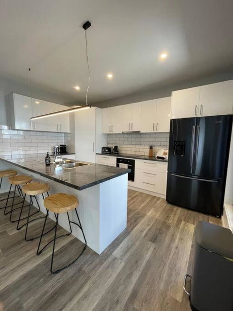 Modern Home Away From Home - Redcliffe Tourism 2