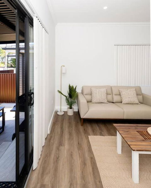 Modern Home In The Heart Of Bankstown - Redcliffe Tourism 0