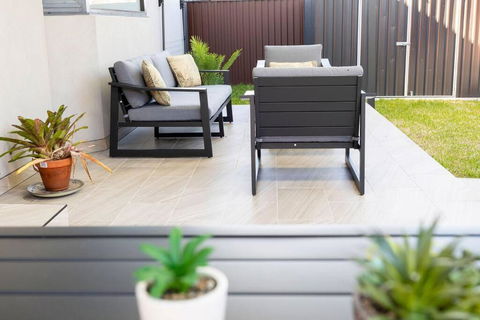 Modern Home In The Heart Of Bankstown - Redcliffe Tourism 2