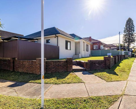 Modern Home In The Heart Of Bankstown - Redcliffe Tourism 3
