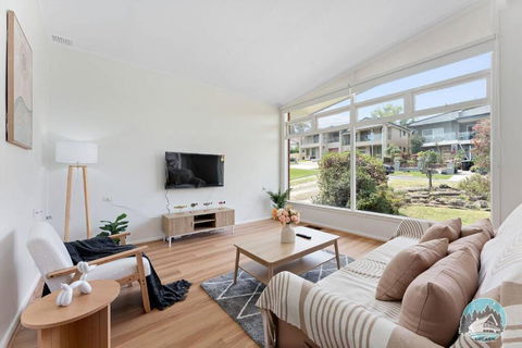 Modern House With Spacious Backyard In Telopea - Redcliffe Tourism 0