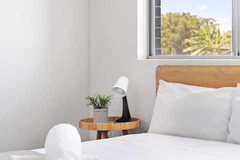 Modern Queen Room - Private Spot At Revesby - Shared Bathroom - Redcliffe Tourism 1