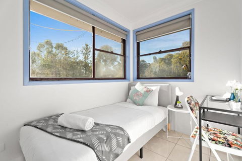 Modern Single Room - Nearby Stations & Eateries - Shared Bathroom - Redcliffe Tourism 0