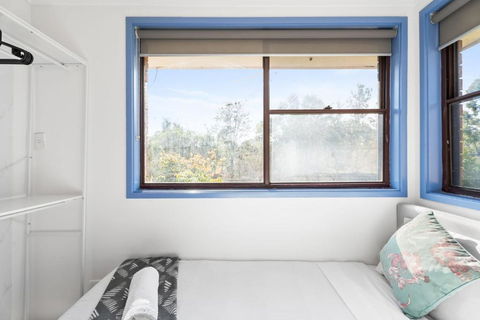 Modern Single Room - Nearby Stations & Eateries - Shared Bathroom - Redcliffe Tourism 1